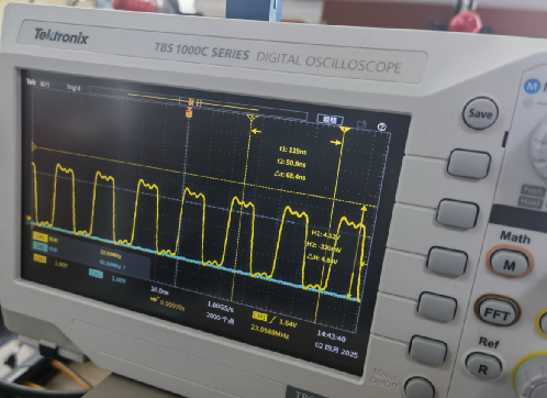 石英晶体如何产生一个频率?它在什么电路中可以变成方波输出? 石英晶体如何产生一个频率?它在什么电路中可以变成方波输出?